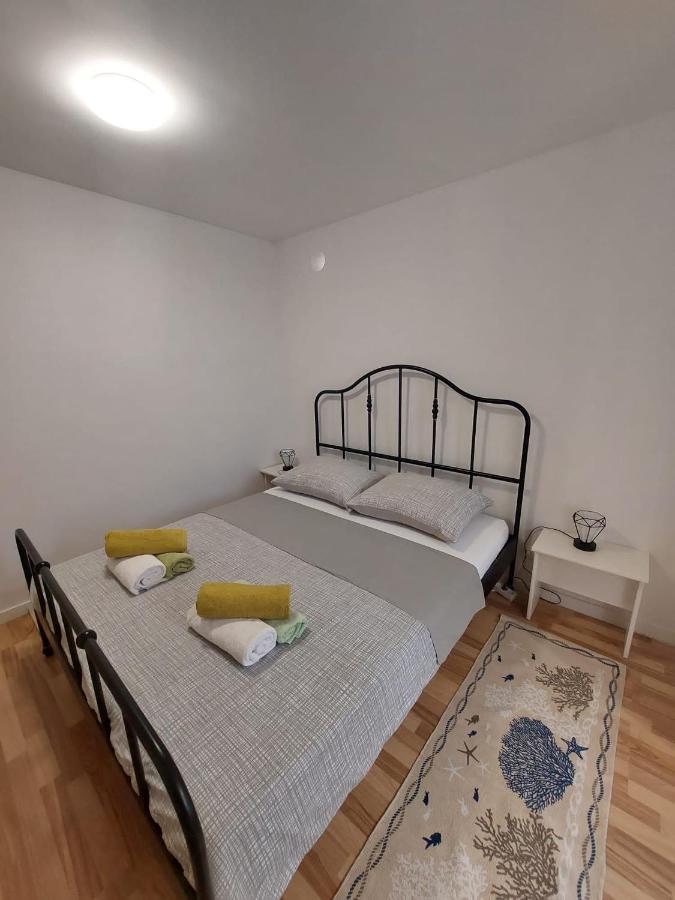 Apartman Katarina Lägenhet Cres Exteriör bild