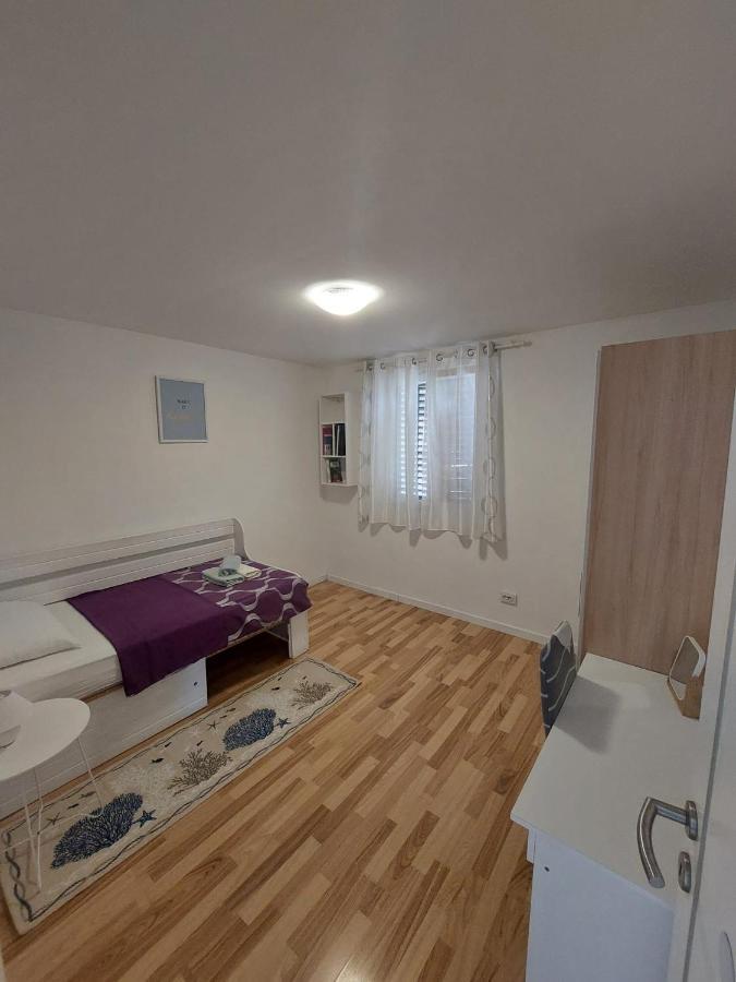 Apartman Katarina Lägenhet Cres Exteriör bild